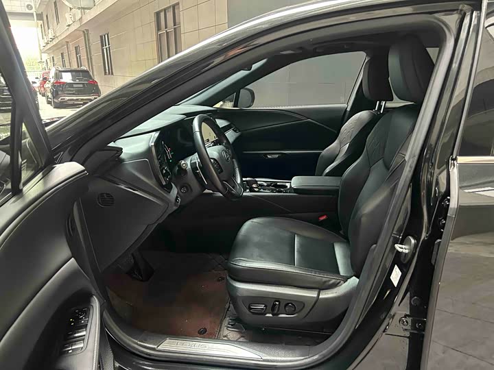 Фото 3 - Lexus RX