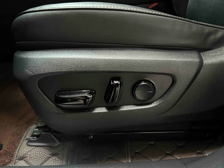 Фото 5 - Lexus RX