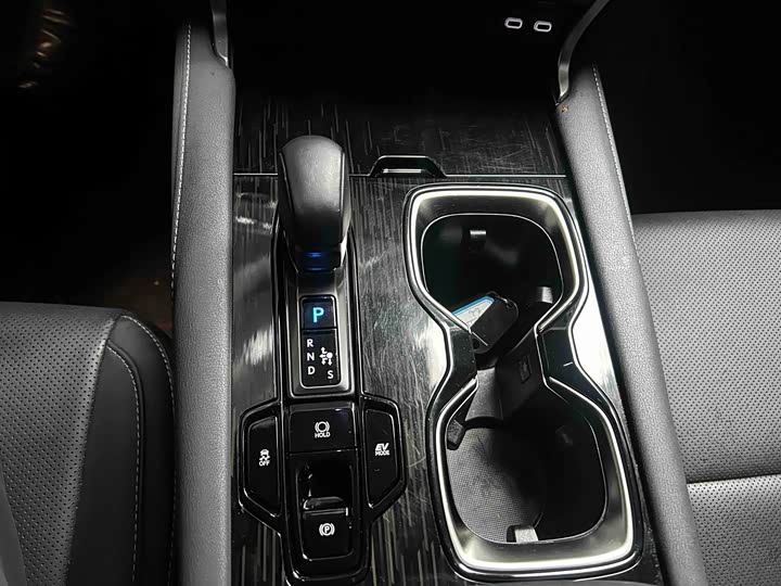 Фото 8 - Lexus RX