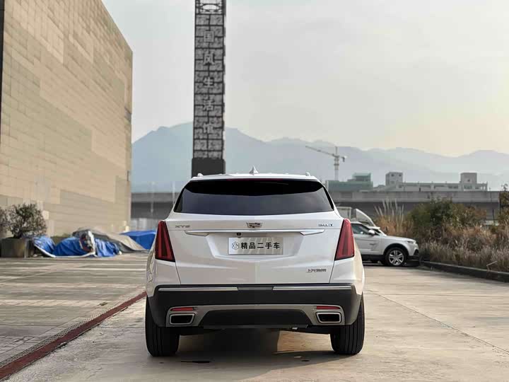 Фото 8 - Cadillac XT5