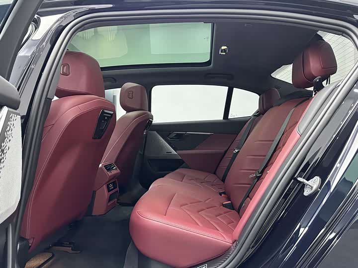 Zdjęcie 9 - BMW 5 Series