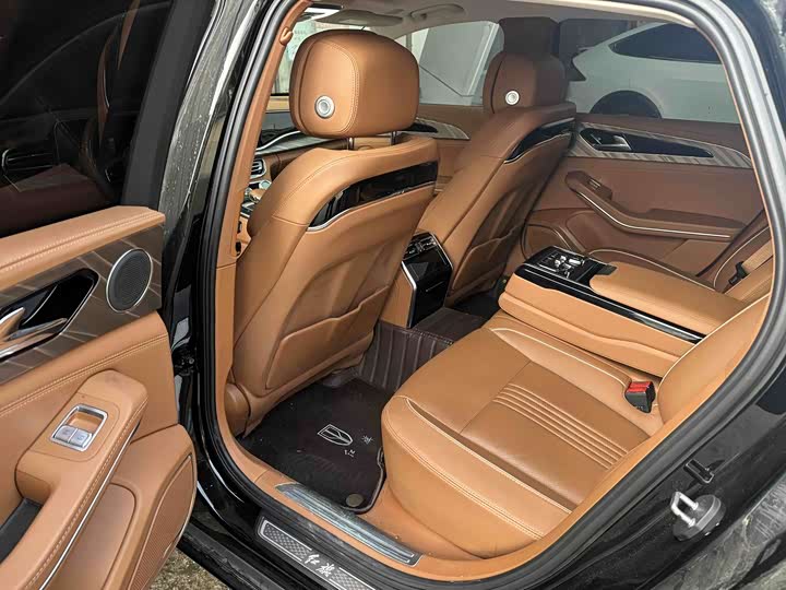 Фото 3 - Hongqi H9