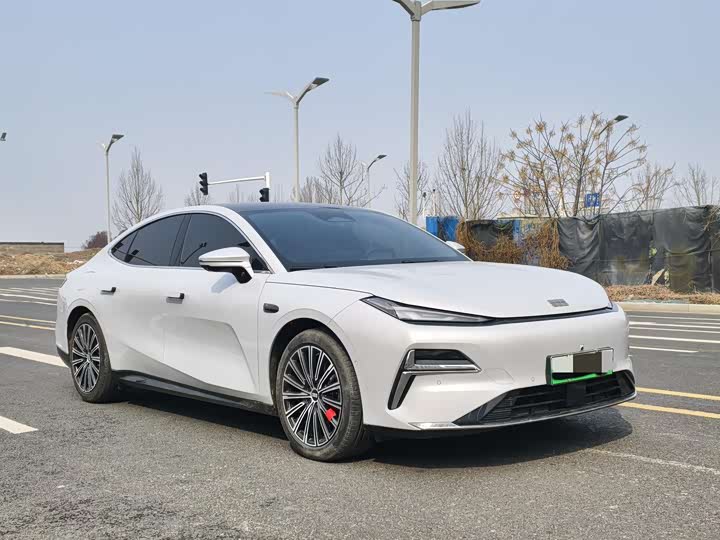 Фото 3 - Geely Galaxy Starshine 8 EM-i