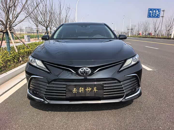 Фото 2 - Toyota Camry