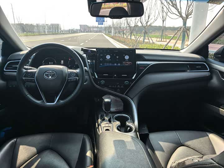 Фото 4 - Toyota Camry