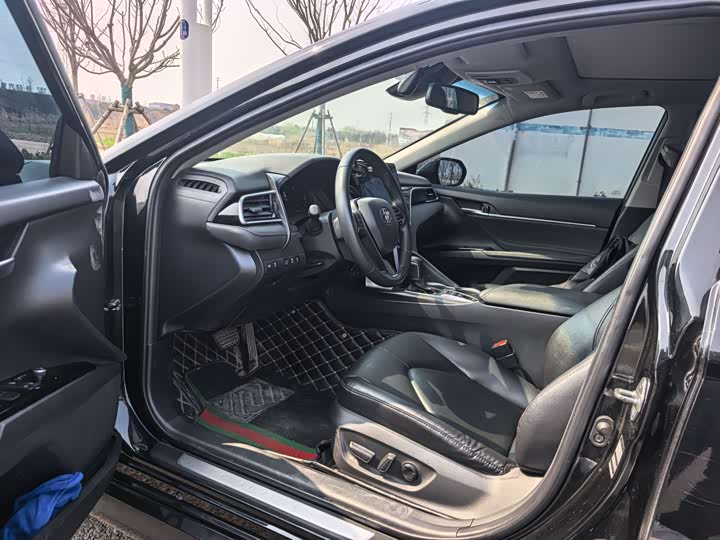 Фото 6 - Toyota Camry