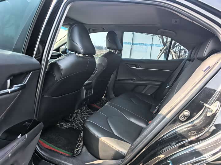 Фото 7 - Toyota Camry