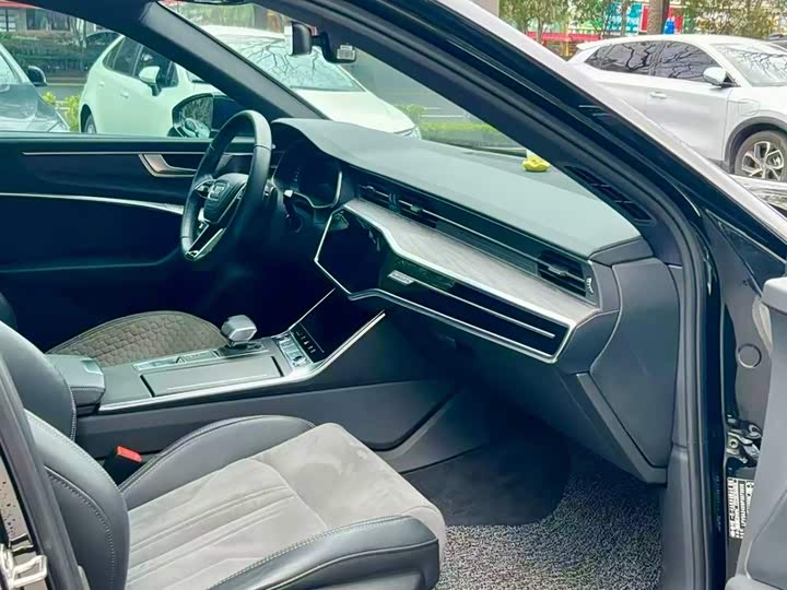 Фото 4 - Audi A6L