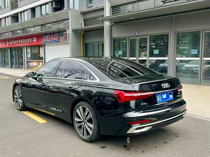 Фото 7 - Audi A6L