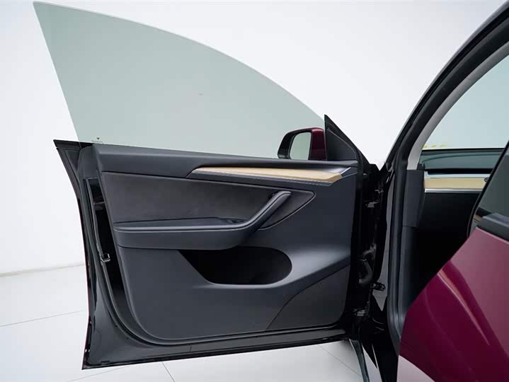 Photo 5 - Tesla Model Y