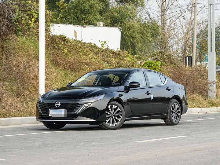 Фото 1 - Nissan Teana