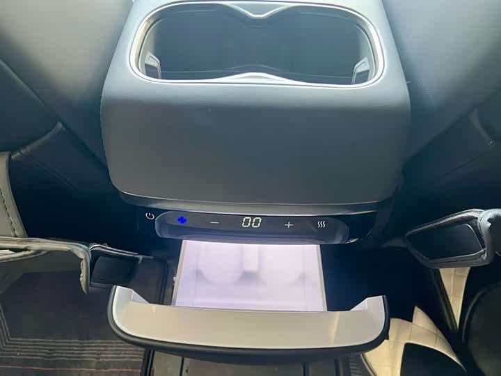 Фото 6 - Zeekr 7X