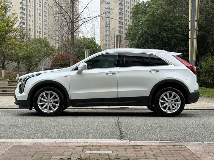 Фото 6 - Cadillac XT4