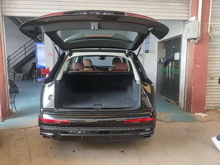 Фото 2 - Audi Q7