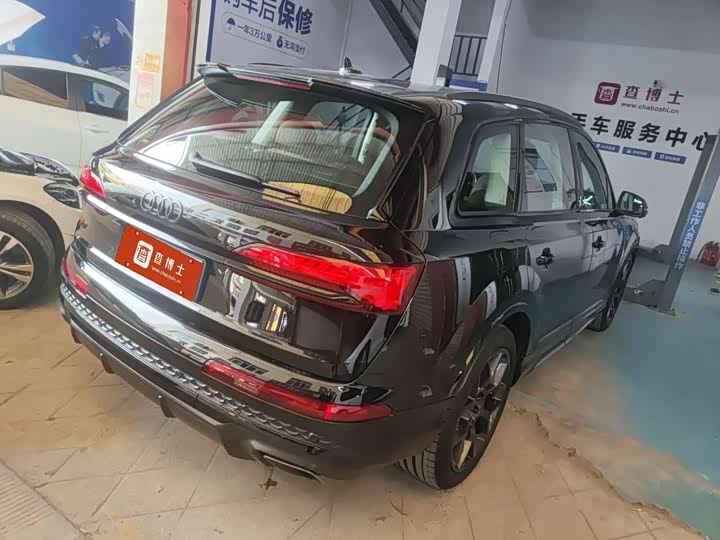 Фото 7 - Audi Q7