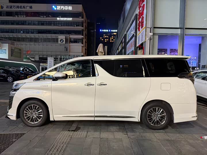 Фото 2 - Toyota Vellfire