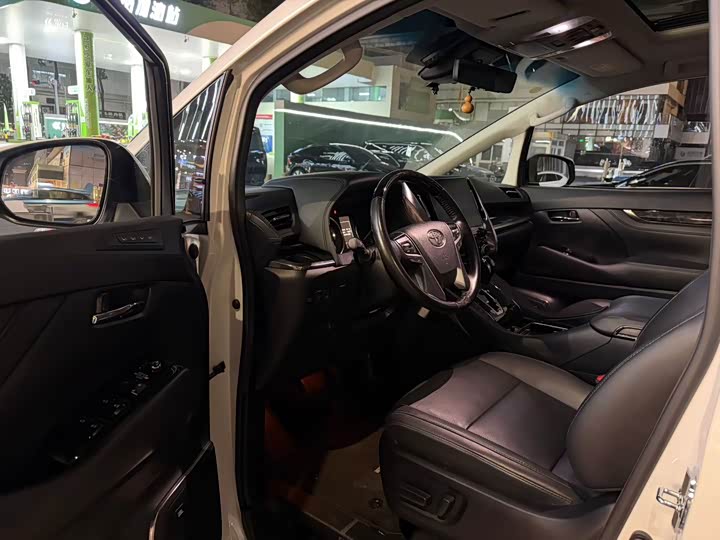 Фото 4 - Toyota Vellfire