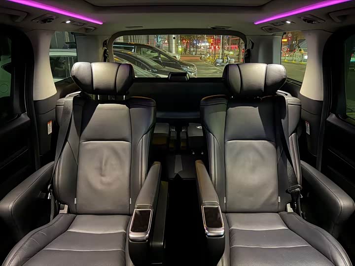 Фото 6 - Toyota Vellfire