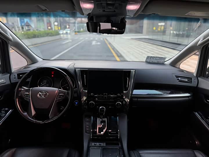 Фото 7 - Toyota Vellfire