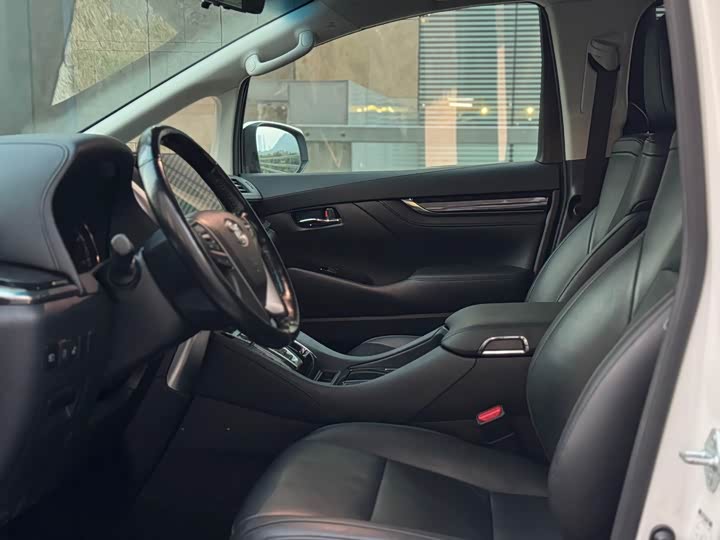 Фото 8 - Toyota Vellfire