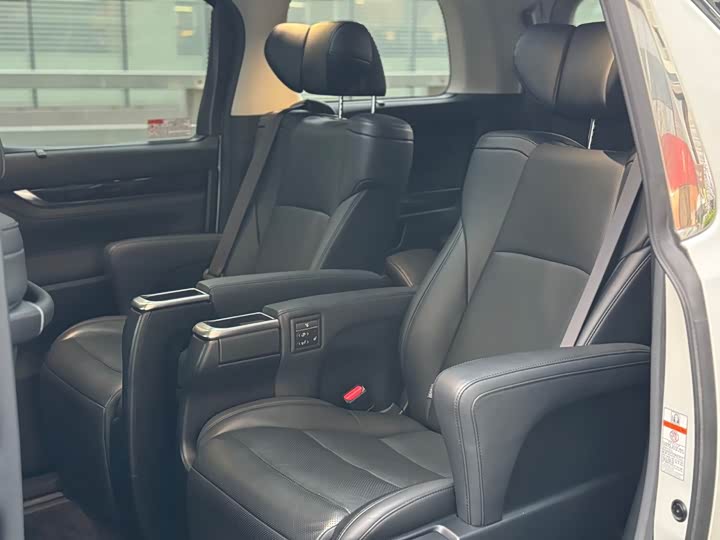 Фото 9 - Toyota Vellfire