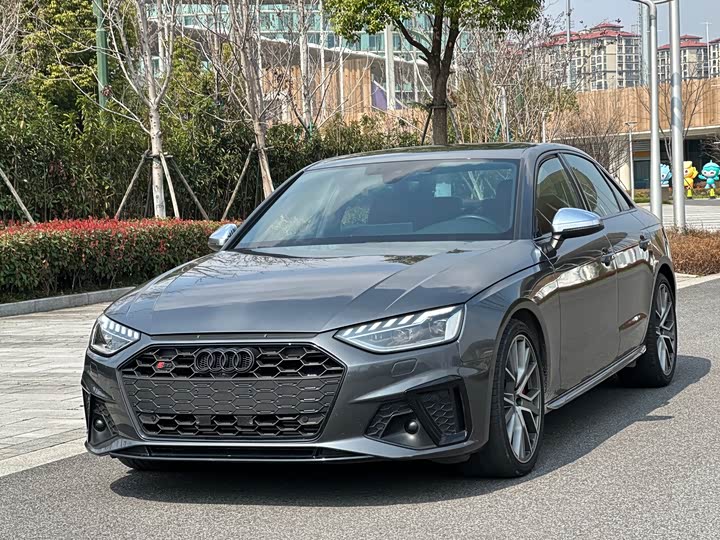 Фото 1 - Audi S4