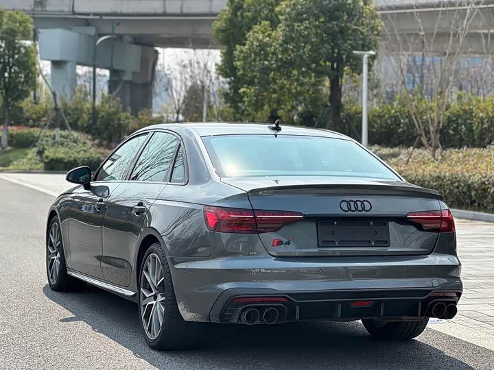 Фото 4 - Audi S4