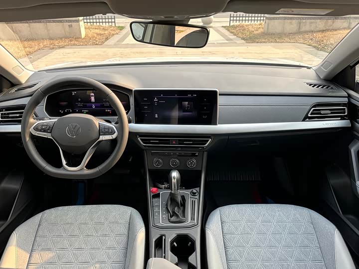 Фото 8 - Volkswagen Lavida