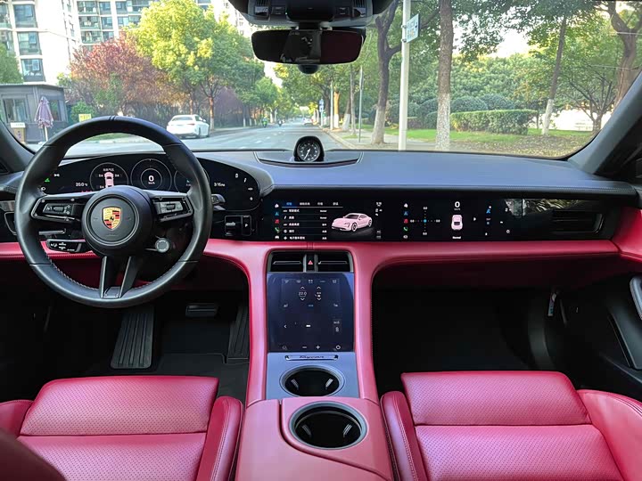 Фото 4 - Porsche Taycan