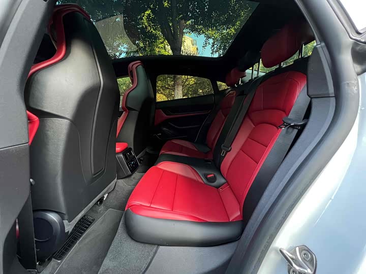 Фото 7 - Porsche Taycan