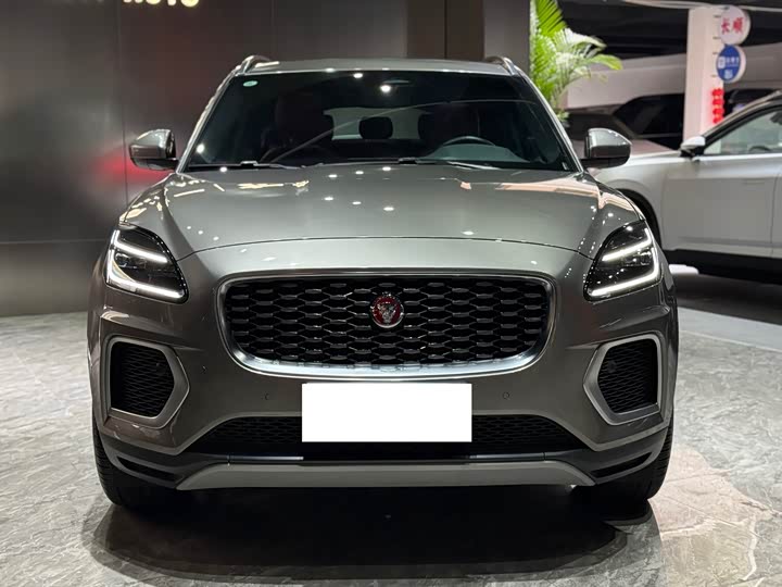 Фото 2 - Jaguar E-Pace