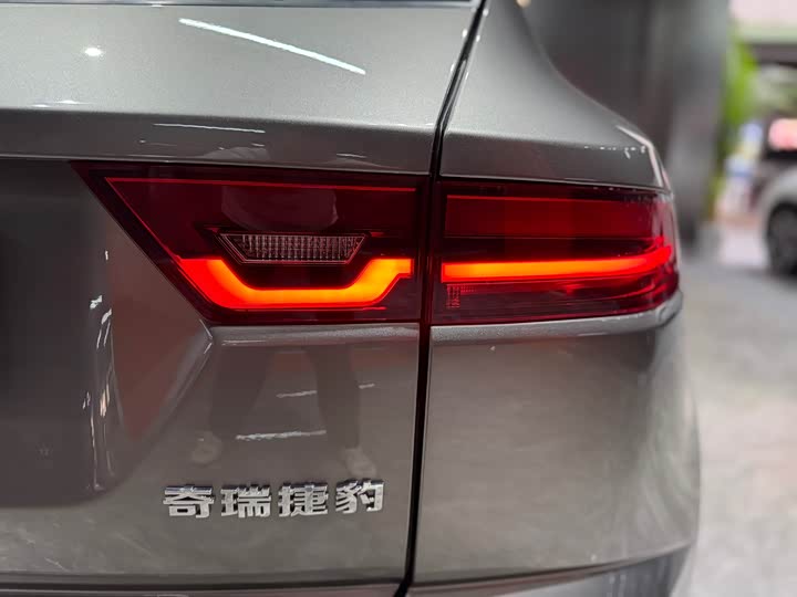 Фото 8 - Jaguar E-Pace