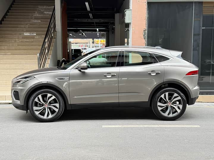 Фото 9 - Jaguar E-Pace