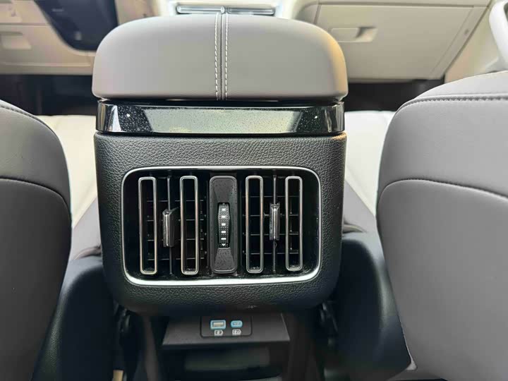 Фото 8 - BYD Song Plus Hybrid/EV