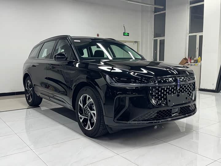 Фото 3 - Lincoln Nautilus