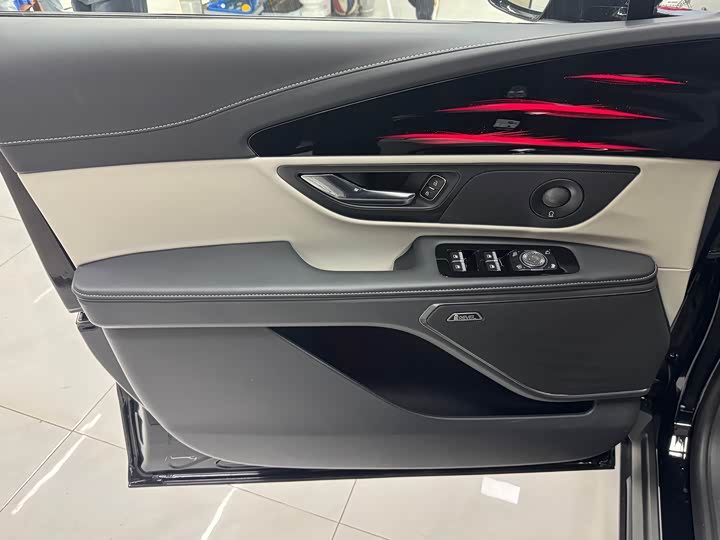 Фото 7 - Lincoln Nautilus