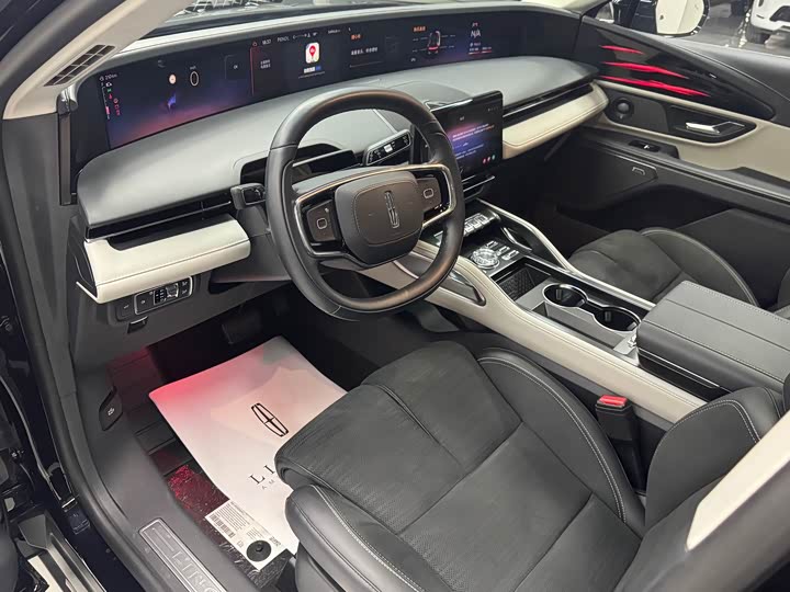 Фото 9 - Lincoln Nautilus