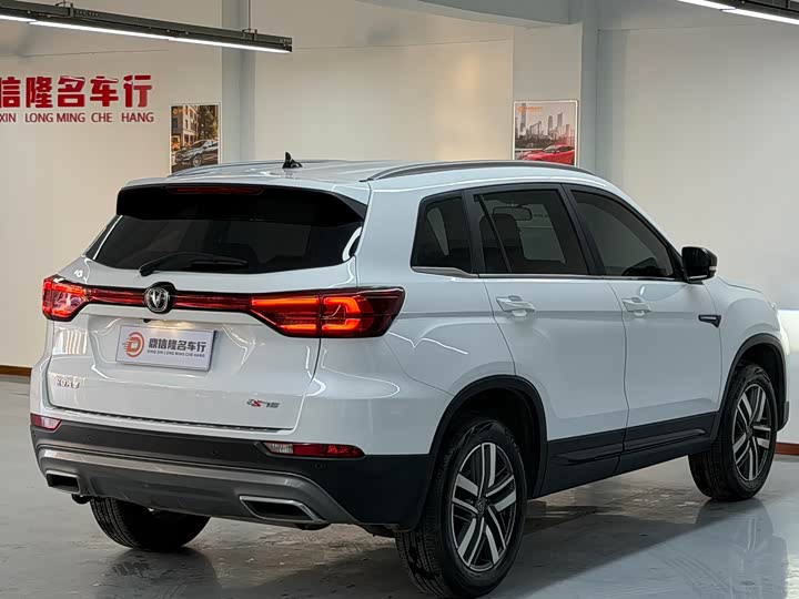 Фото 8 - Changan CS75