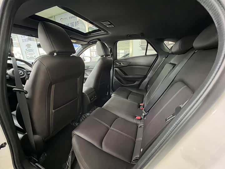 Photo 7 - Mazda CX-4