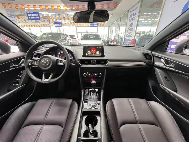 Photo 8 - Mazda CX-4