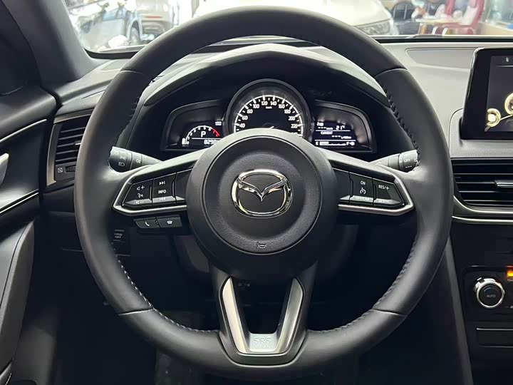 Photo 9 - Mazda CX-4