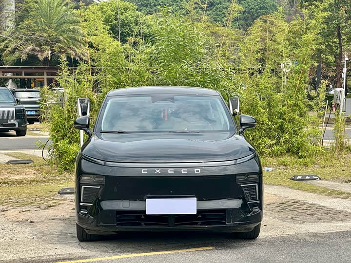 Photo 2 - Exeed Sterra ET