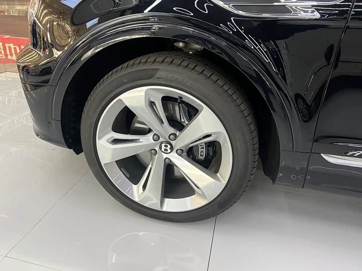 Фото 9 - Bentley Bentayga