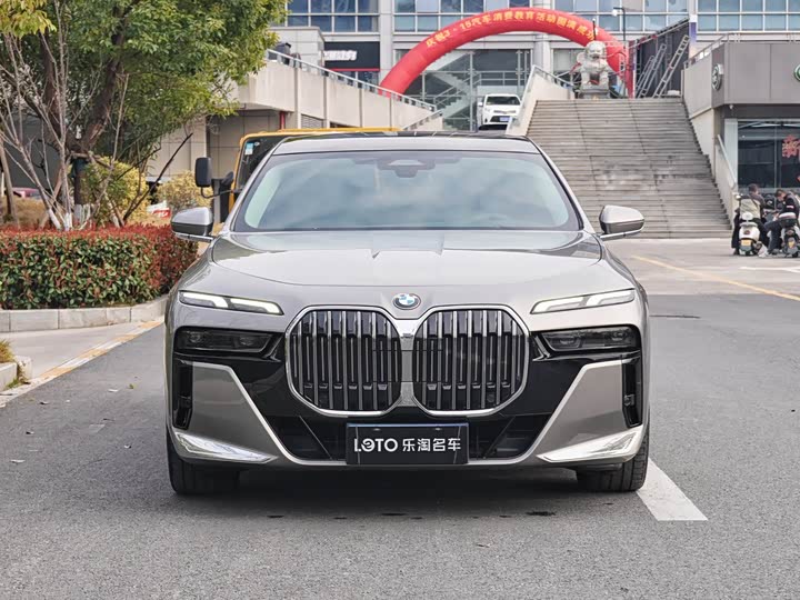 Фото 2 - BMW 7 Series