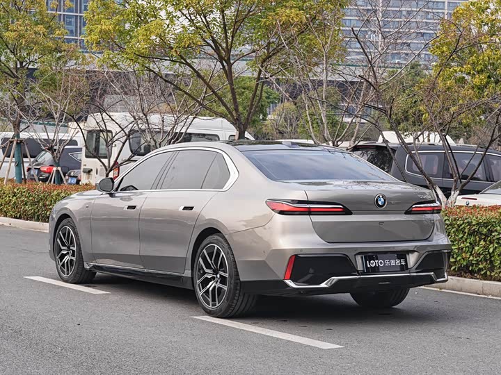 Фото 4 - BMW 7 Series