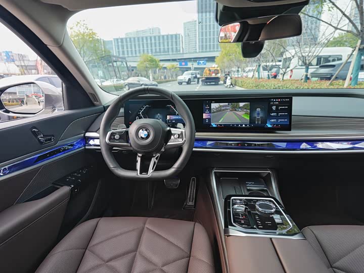 Фото 8 - BMW 7 Series