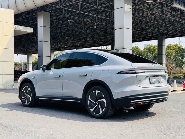 Photo 4 - Nio EC6