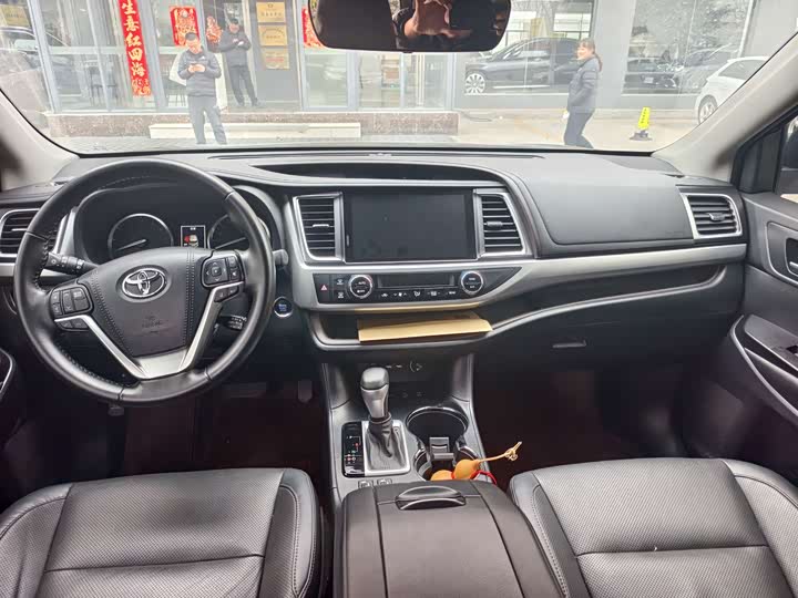 Фото 9 - Toyota Highlander