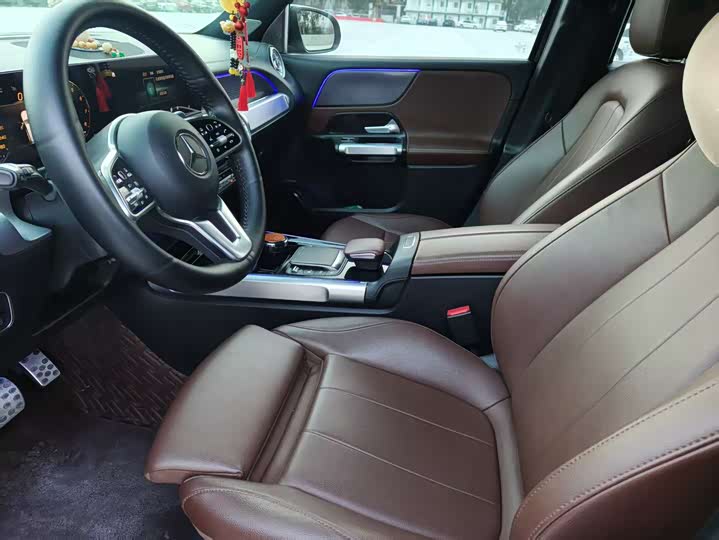 Photo 4 - Mercedes-Benz GLB-Class