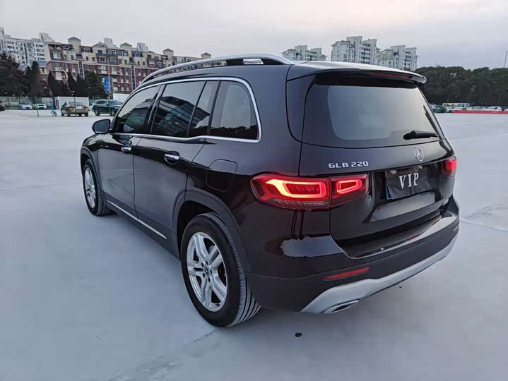 Photo 8 - Mercedes-Benz GLB-Class